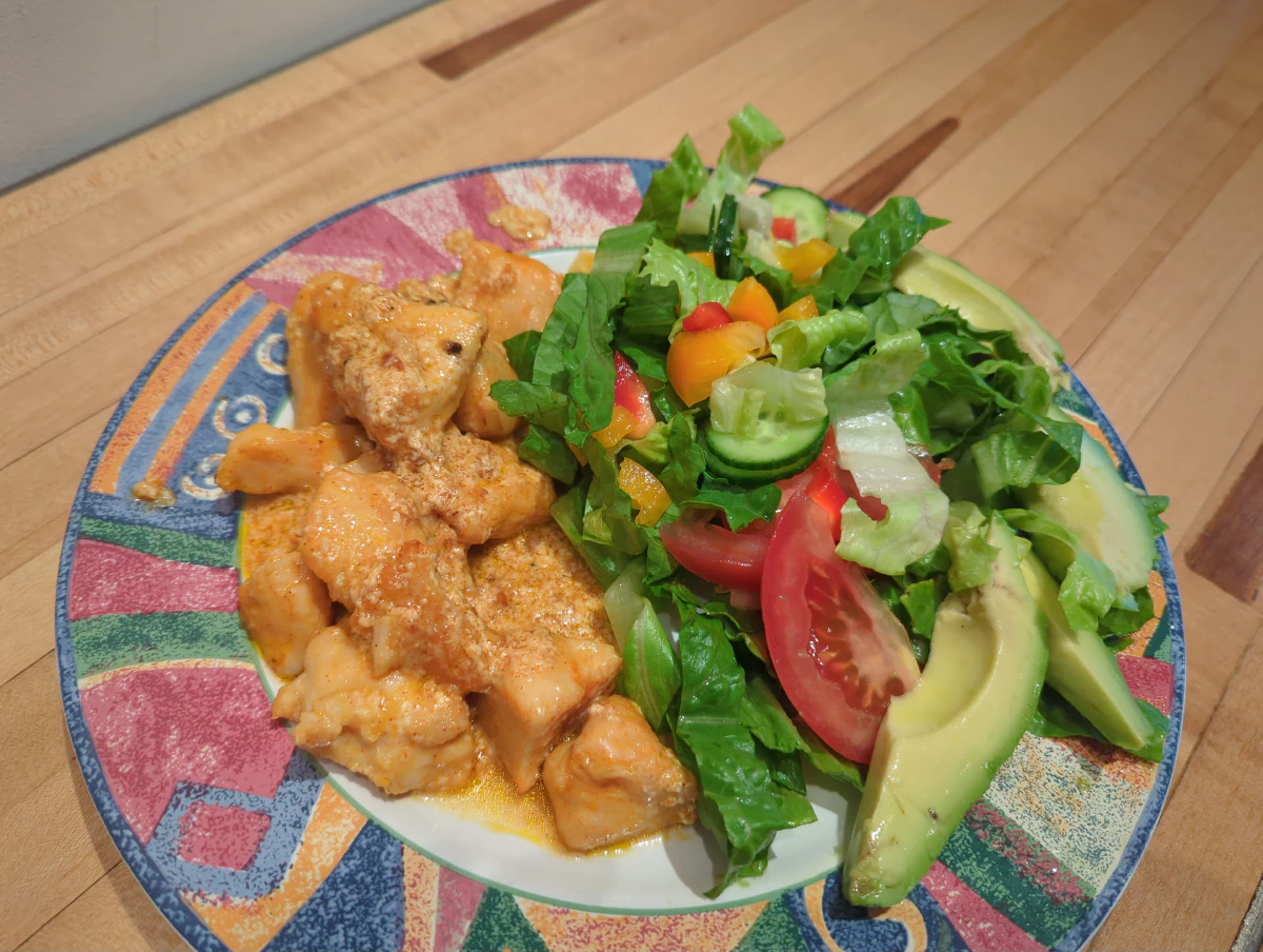 Garlic chicken with a yogurt sauce.